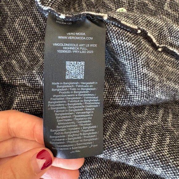 Vero Moda Black and White geometric pattern sweater - Picture 6 of 6